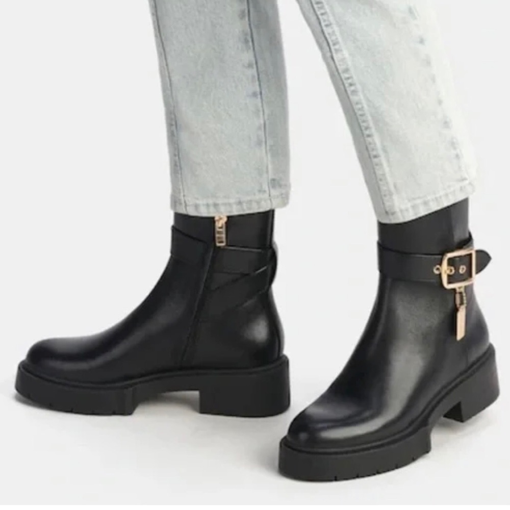 Coach Leather Lacey Boot - Size 8